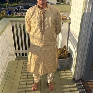 Elegant Gold Kurta Set with Intricate Detailing Men’s 6FT